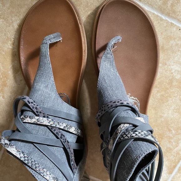 Brand new, never worn Size 11 gray sandals. - Picture 2 of 5